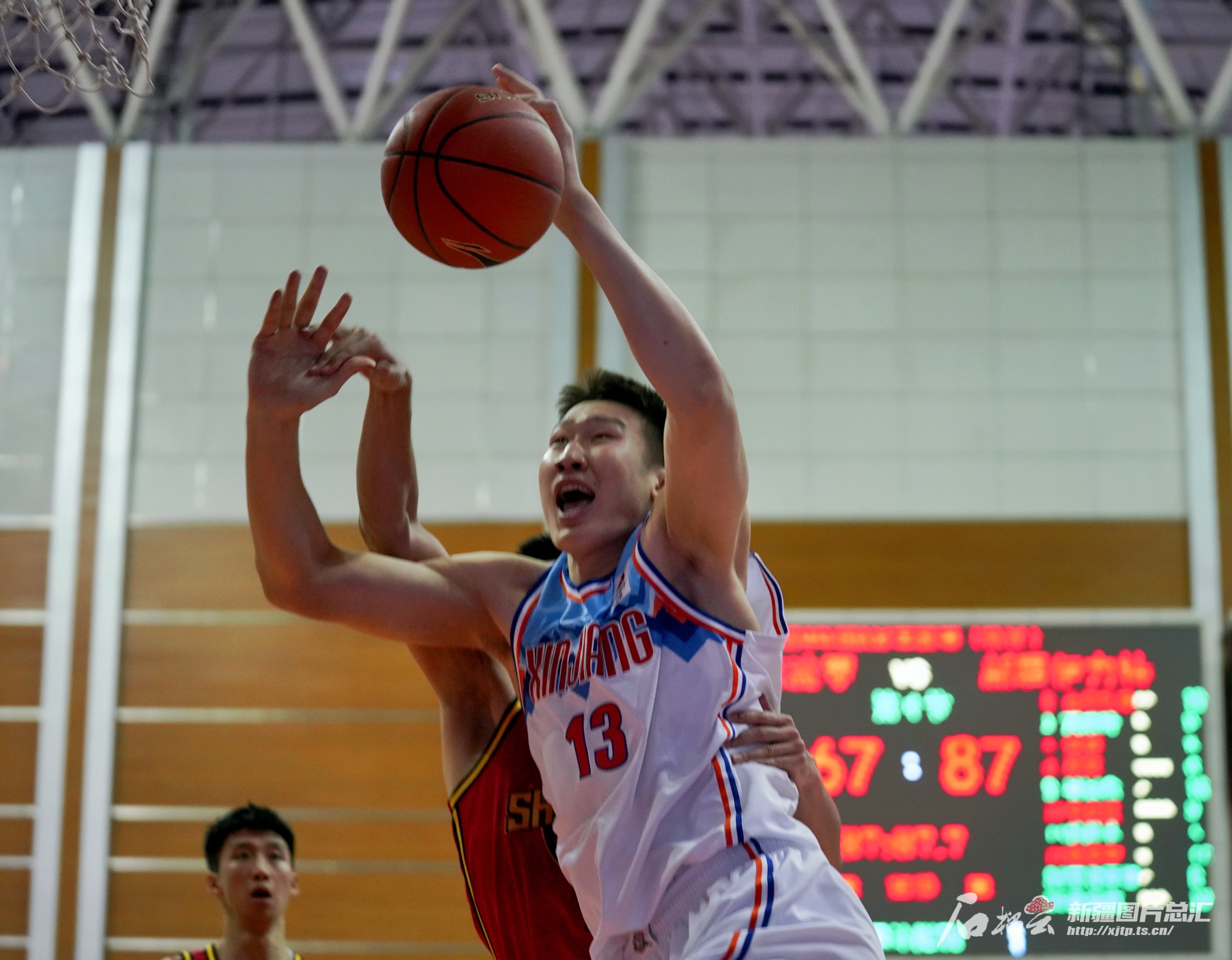 新疆男篮在比赛中发挥出色，实现了胜利的简单介绍