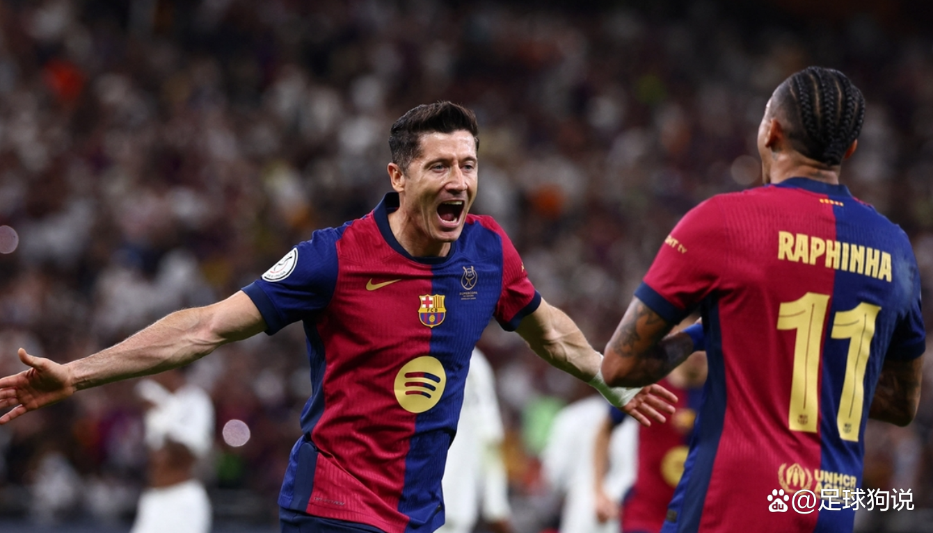 西甲赛场上一名中场球员取得关键入球