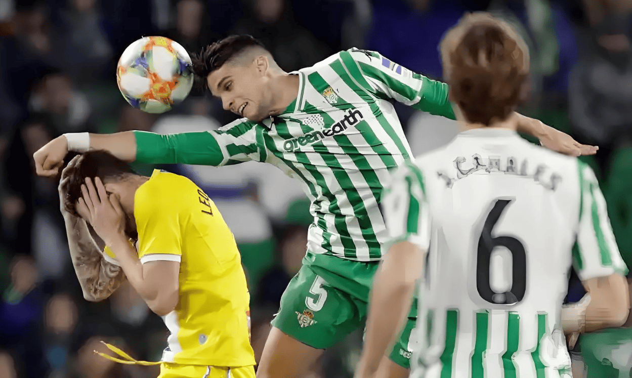 包含罗马与皇家贝蒂斯的对决引人注目的词条