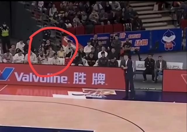 包含冲突升级！两队球员发生激烈口角的词条