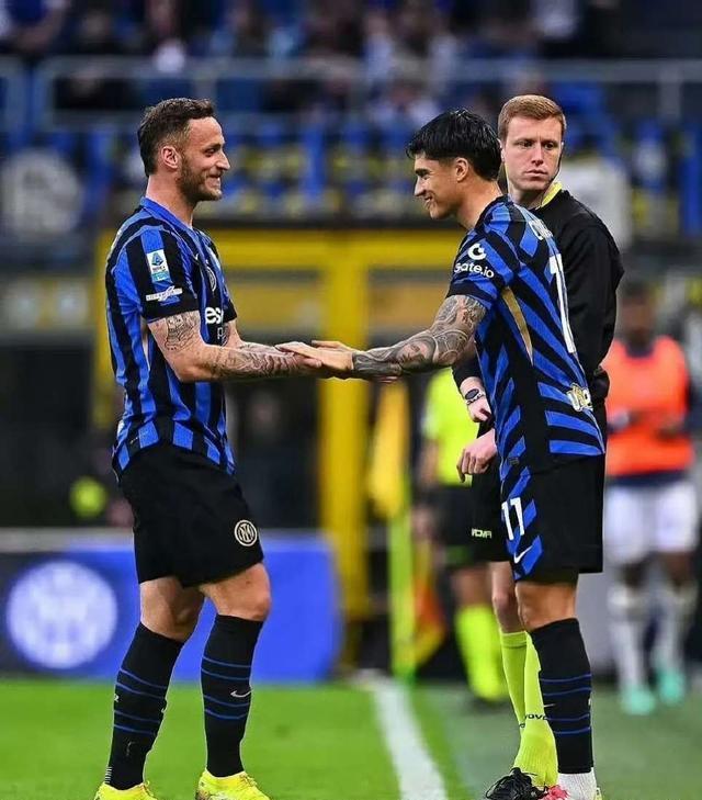 关于江苏队在关键时刻逆转胜利，全队欢呼雀跃的信息