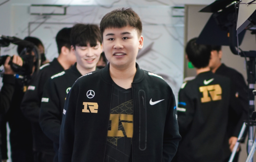 关于C9鏖战100T，Inspired团战一打五激烈交锋半决赛，点燃全场激情的信息