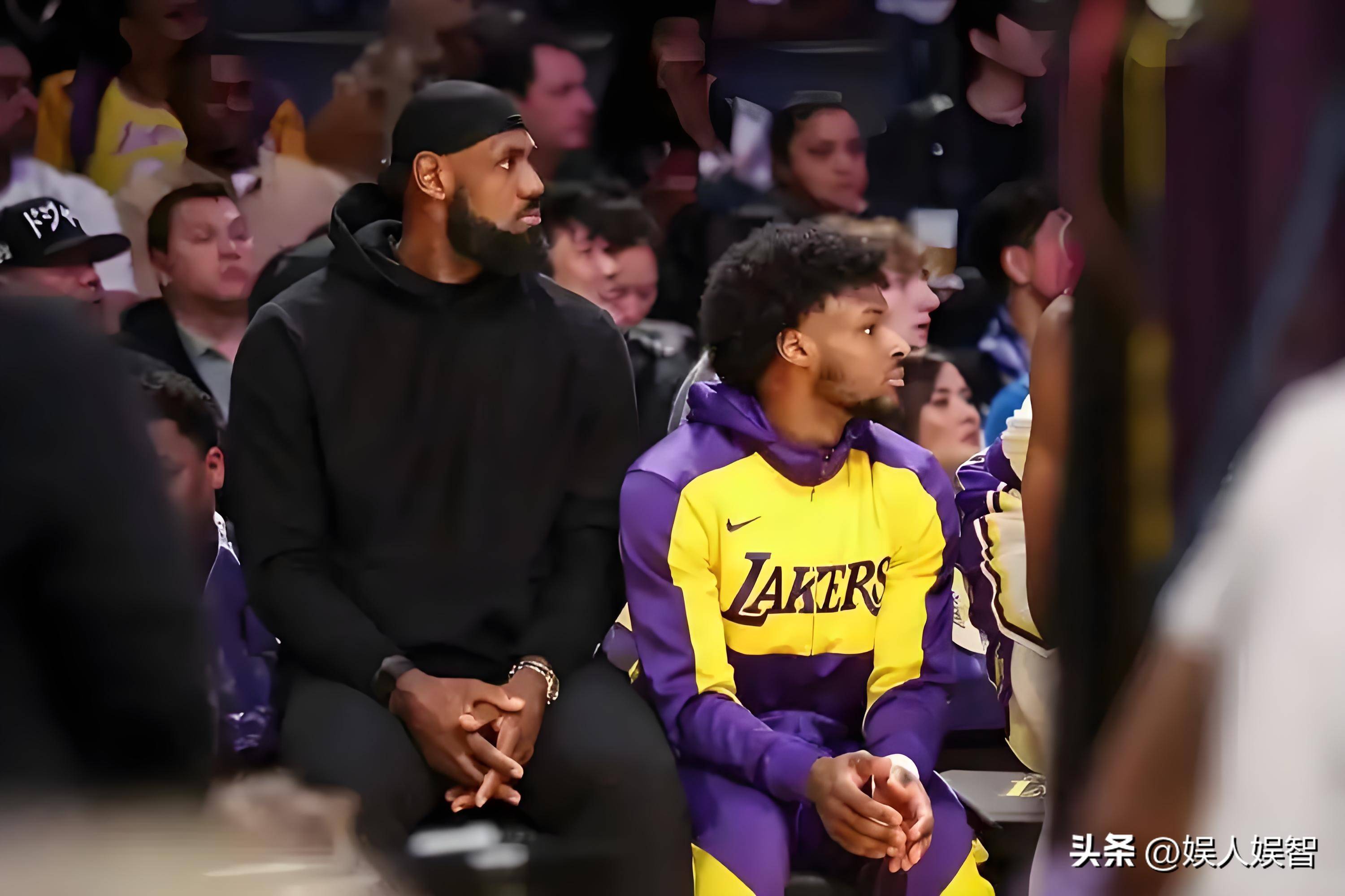 开拓者主场横扫湖人保持主场不败