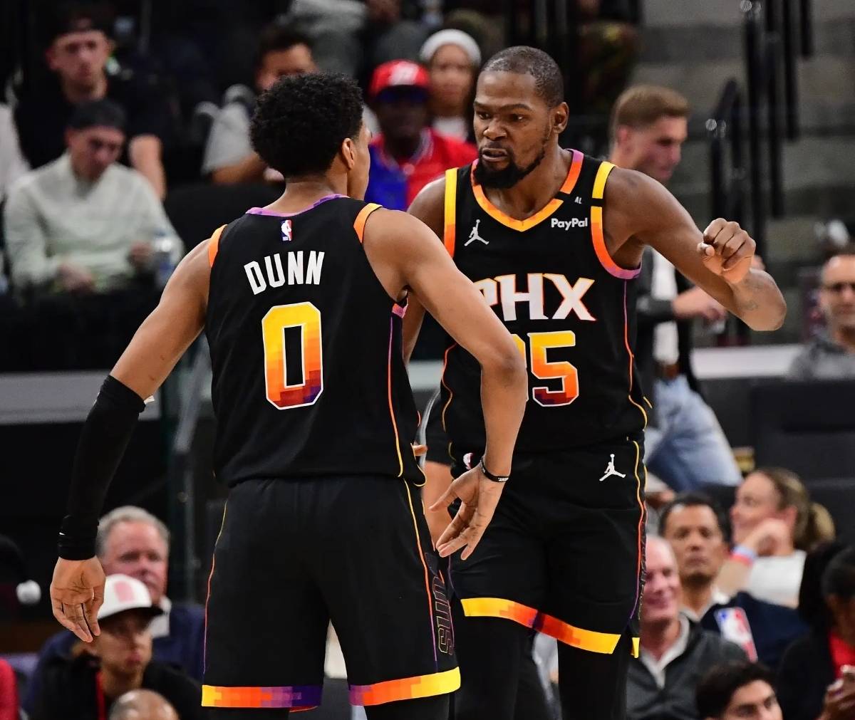 76人队换帅后表现亮眼,成功晋级次轮 76人队换帅后表现亮眼,成功晋级次轮