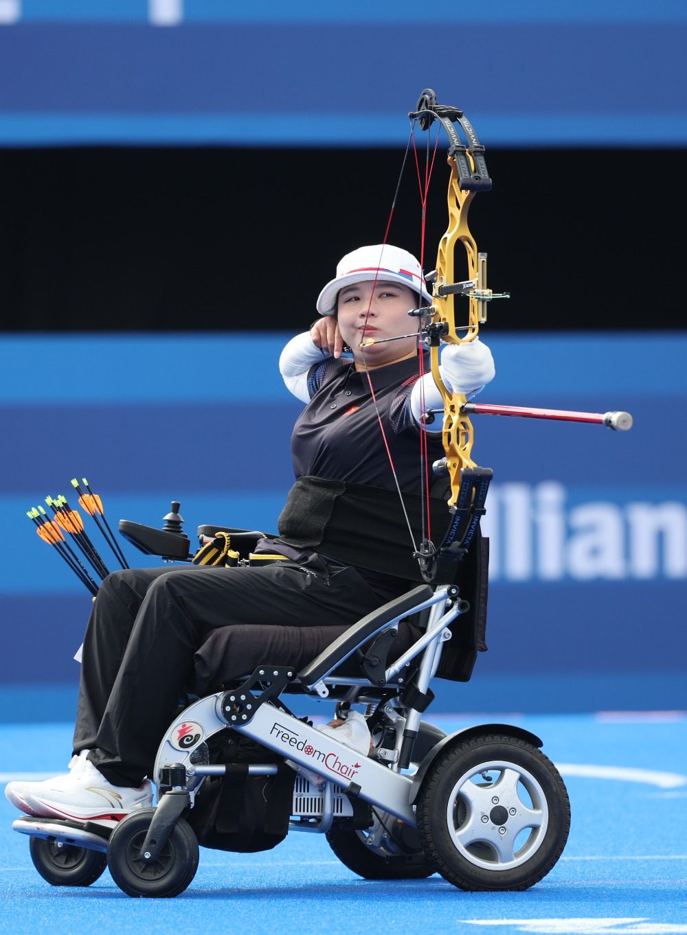 丹麦射箭选手刻苦训练，终有所得