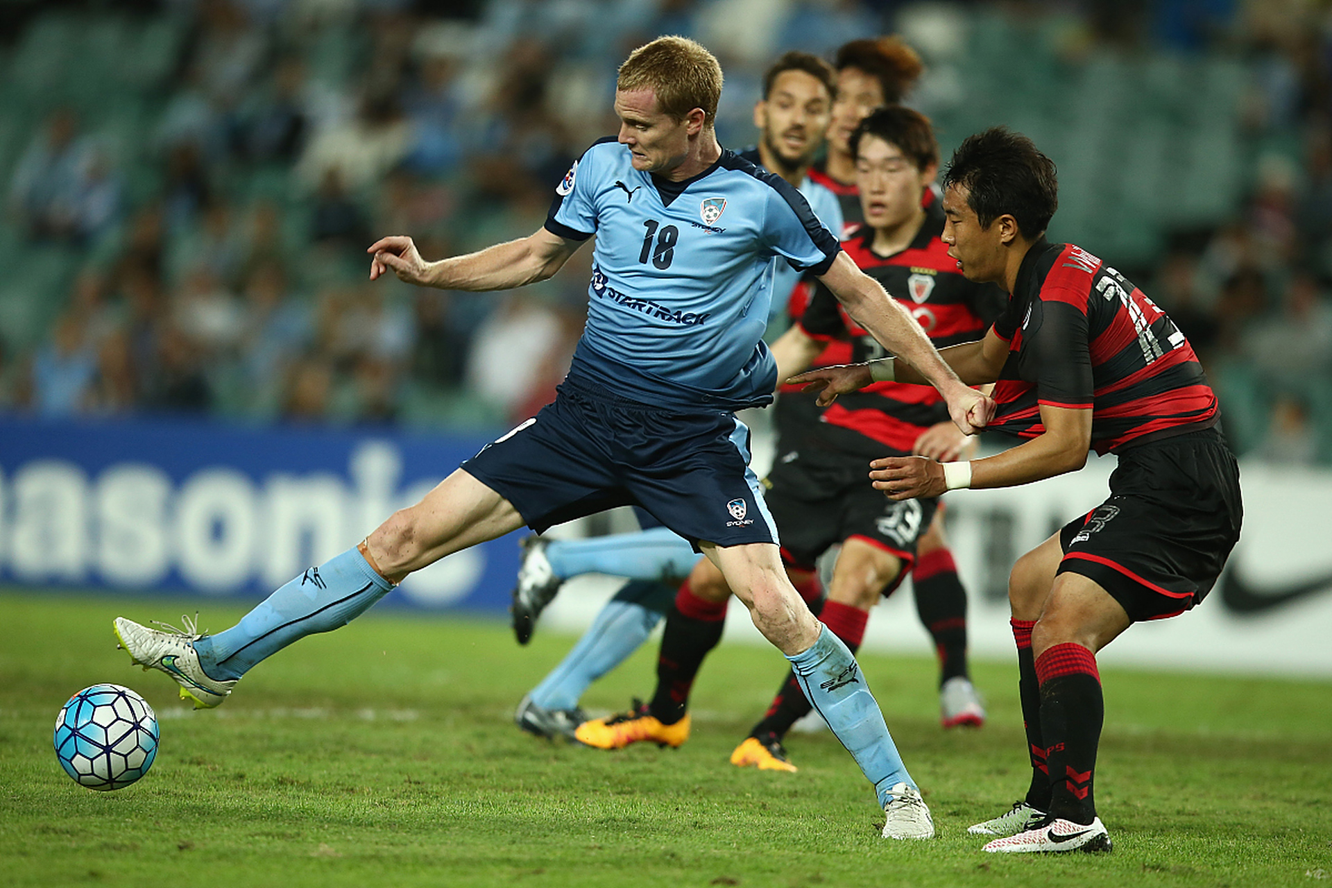 爱游戏体育-阿拉维斯主场大胜，继续保持领先优势