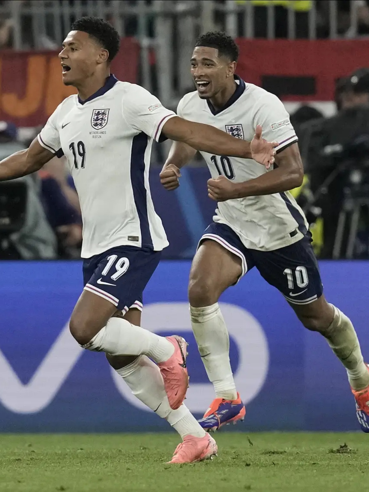 爱游戏下载-英格兰冲击半决赛，实力出众