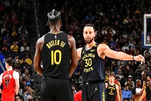 勇士大胜猛龙，领先西部继续扩大