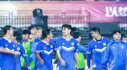 篮球对抗悬念多多，胜者笑到最后