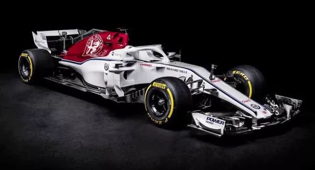 雷诺车队完胜索伯车队，拉塞尔统治全场的简单介绍